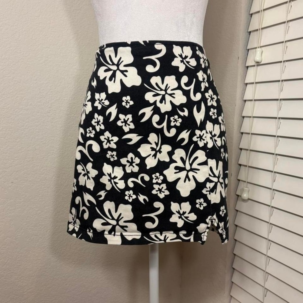 black and white hawaiiian hibiscus mini skirt wild fable size 10